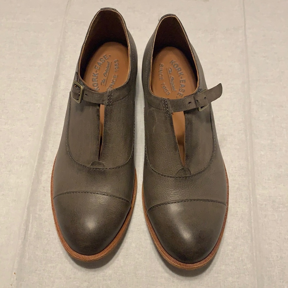 Kork-ease brand new never been worn
